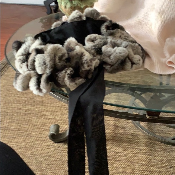 Genuine rabbit fur gently used scarf with tie - Picture 1 of 2